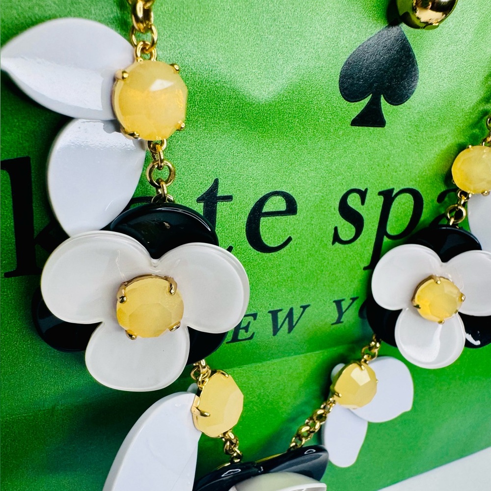 KATE SPADE “PICK A POSY” STATEMENT GOLD PLATED FLOWER NECKLACE - like new - Picture 4 of 11